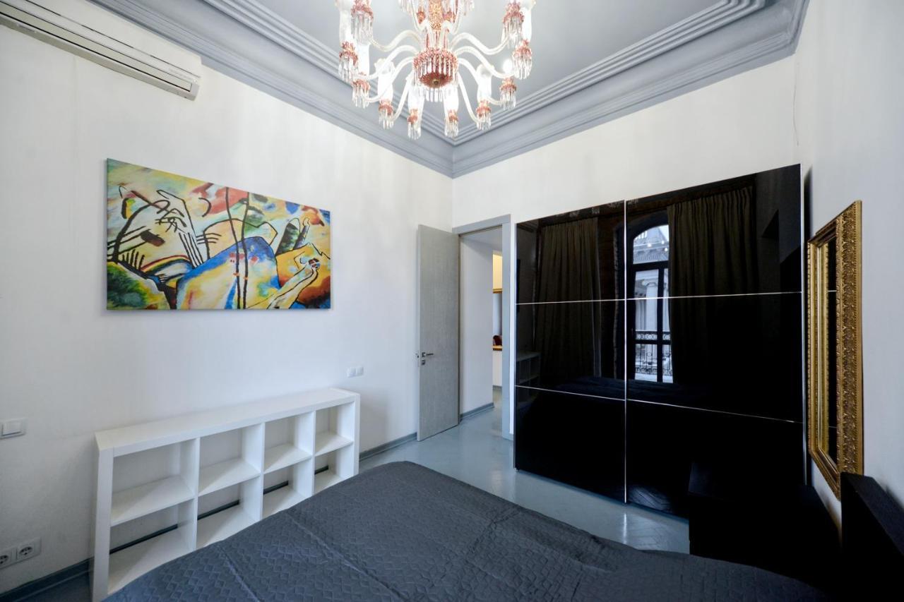 Artol Gorodetskogo Apartment Kiev Exterior photo