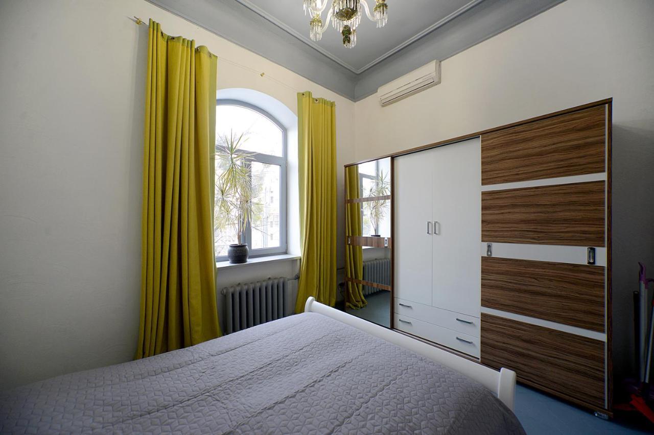 Artol Gorodetskogo Apartment Kiev Exterior photo