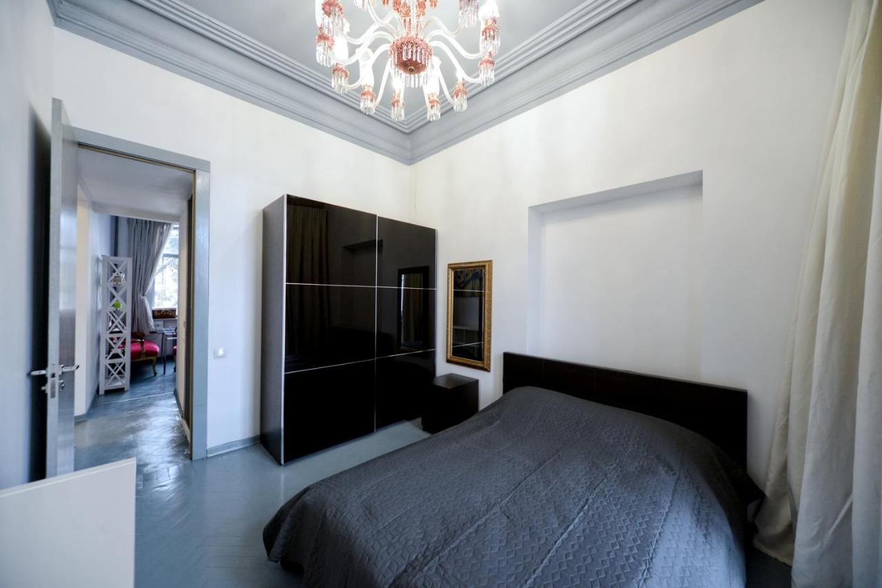 Artol Gorodetskogo Apartment Kiev Exterior photo