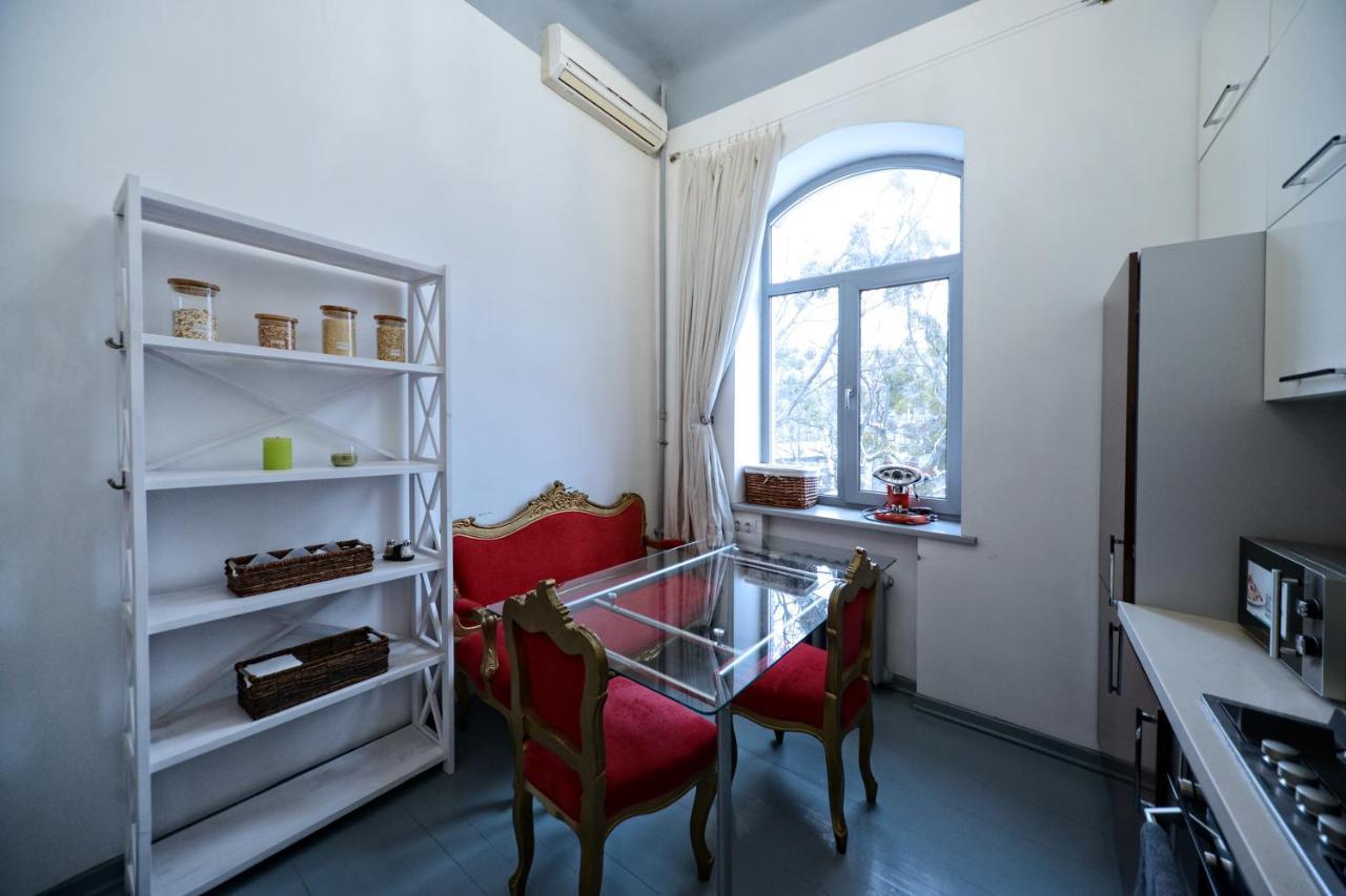 Artol Gorodetskogo Apartment Kiev Exterior photo